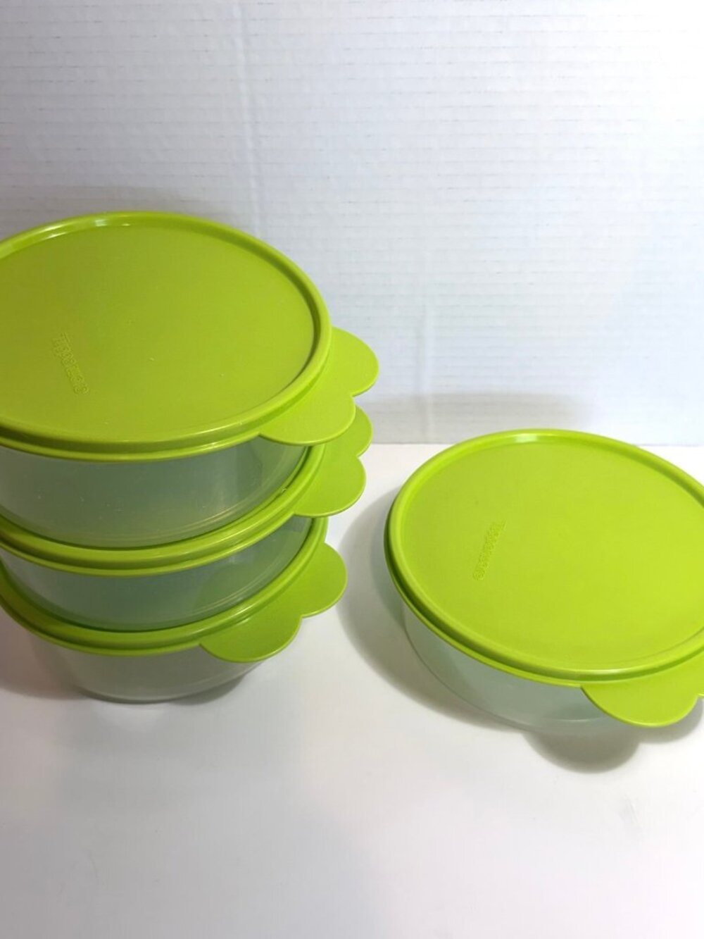 Tupperware containers with lids set of 4
